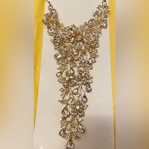 Women’s showstopper necklace